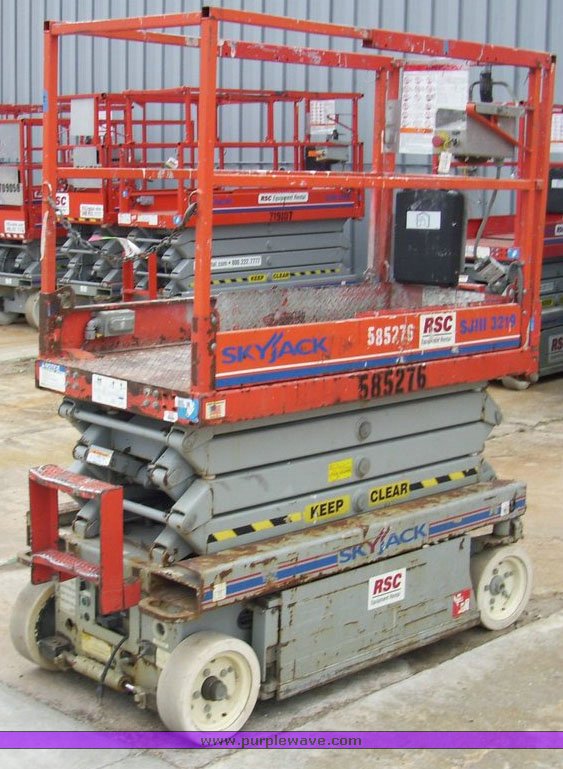 image for item 5009 2005 Skyjack SJ III 3219 scissor lift