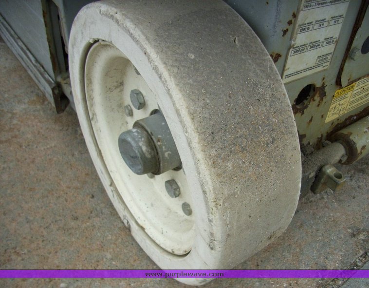 image for item 5009 2005 Skyjack SJ III 3219 scissor lift