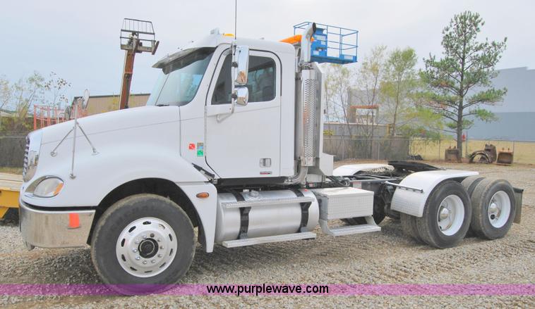 image for item 6032 2005 Freightliner CL120ST tandem axle truck tractor