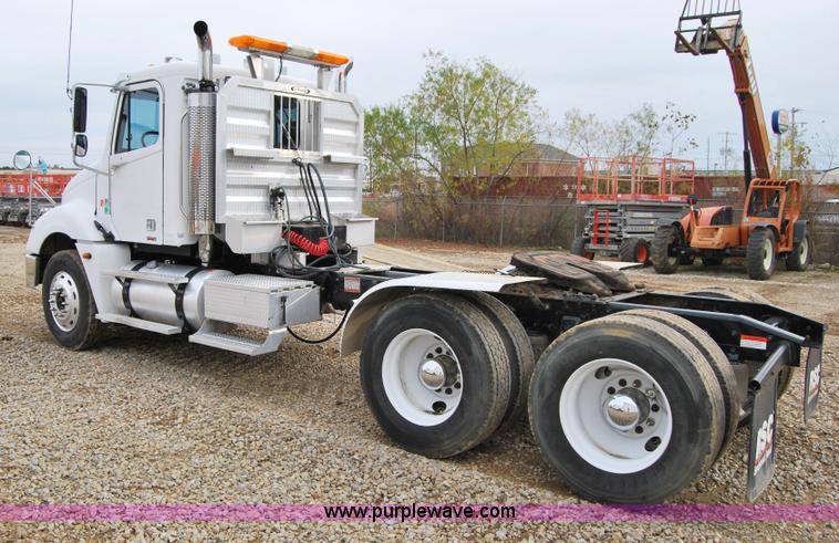 image for item 6032 2005 Freightliner CL120ST tandem axle truck tractor