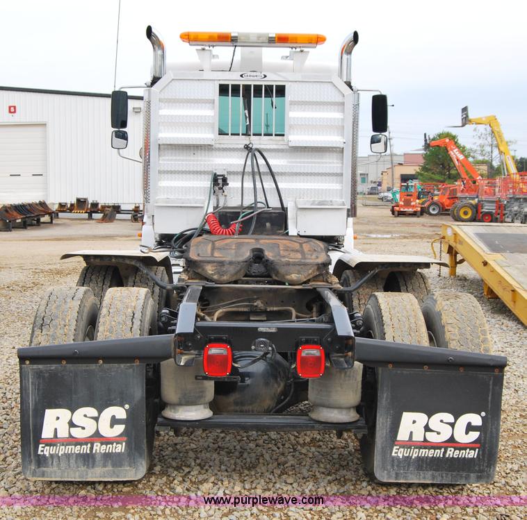 image for item 6032 2005 Freightliner CL120ST tandem axle truck tractor