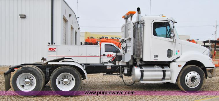 image for item 6032 2005 Freightliner CL120ST tandem axle truck tractor