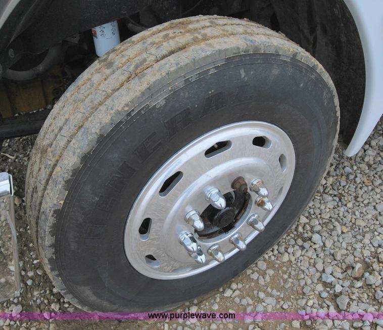 image for item 6032 2005 Freightliner CL120ST tandem axle truck tractor