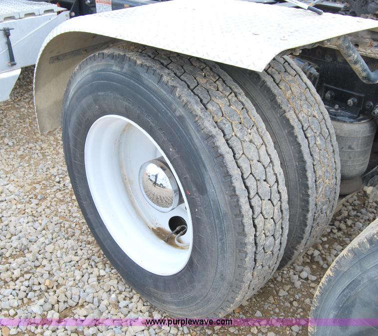 image for item 6032 2005 Freightliner CL120ST tandem axle truck tractor