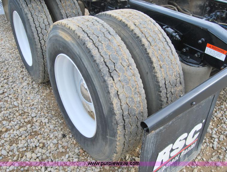 image for item 6032 2005 Freightliner CL120ST tandem axle truck tractor