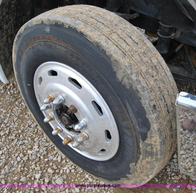 image for item 6032 2005 Freightliner CL120ST tandem axle truck tractor