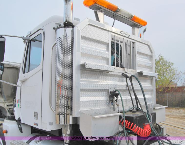 image for item 6032 2005 Freightliner CL120ST tandem axle truck tractor