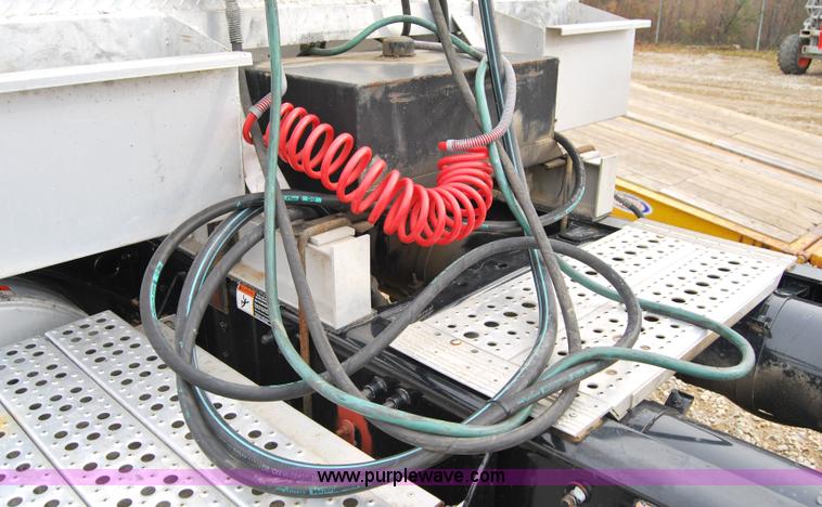 image for item 6032 2005 Freightliner CL120ST tandem axle truck tractor