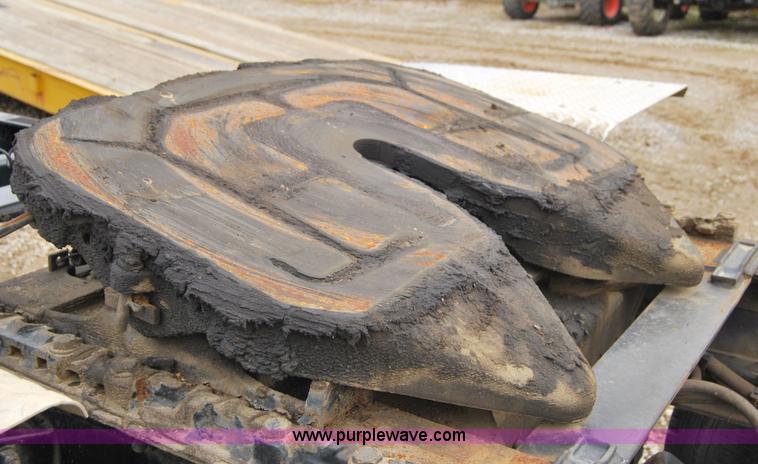 image for item 6032 2005 Freightliner CL120ST tandem axle truck tractor