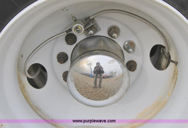 image for item 6032 2005 Freightliner CL120ST tandem axle truck tractor