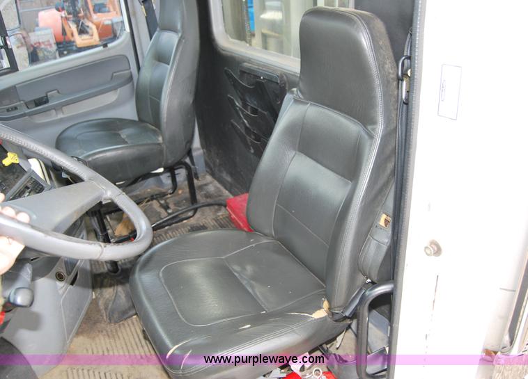 image for item 6032 2005 Freightliner CL120ST tandem axle truck tractor