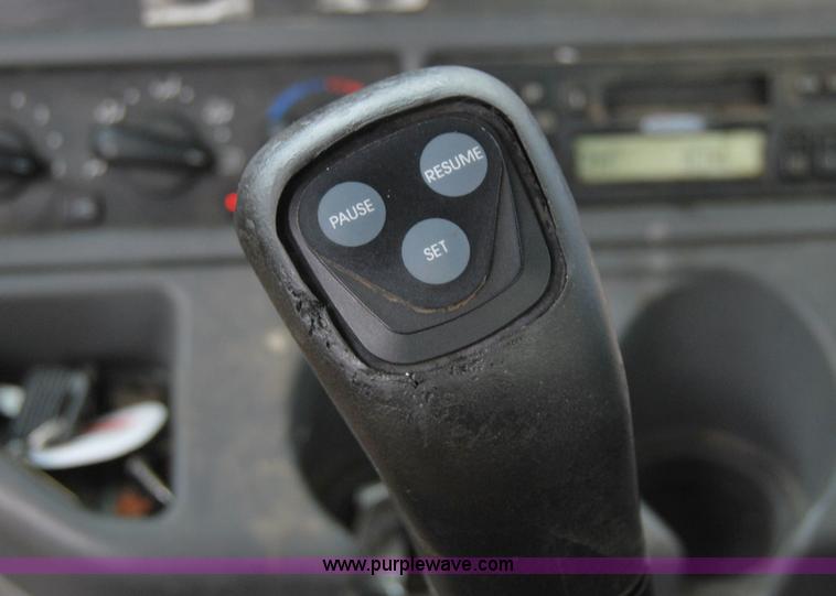 image for item 6032 2005 Freightliner CL120ST tandem axle truck tractor