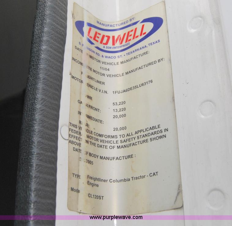 image for item 6032 2005 Freightliner CL120ST tandem axle truck tractor