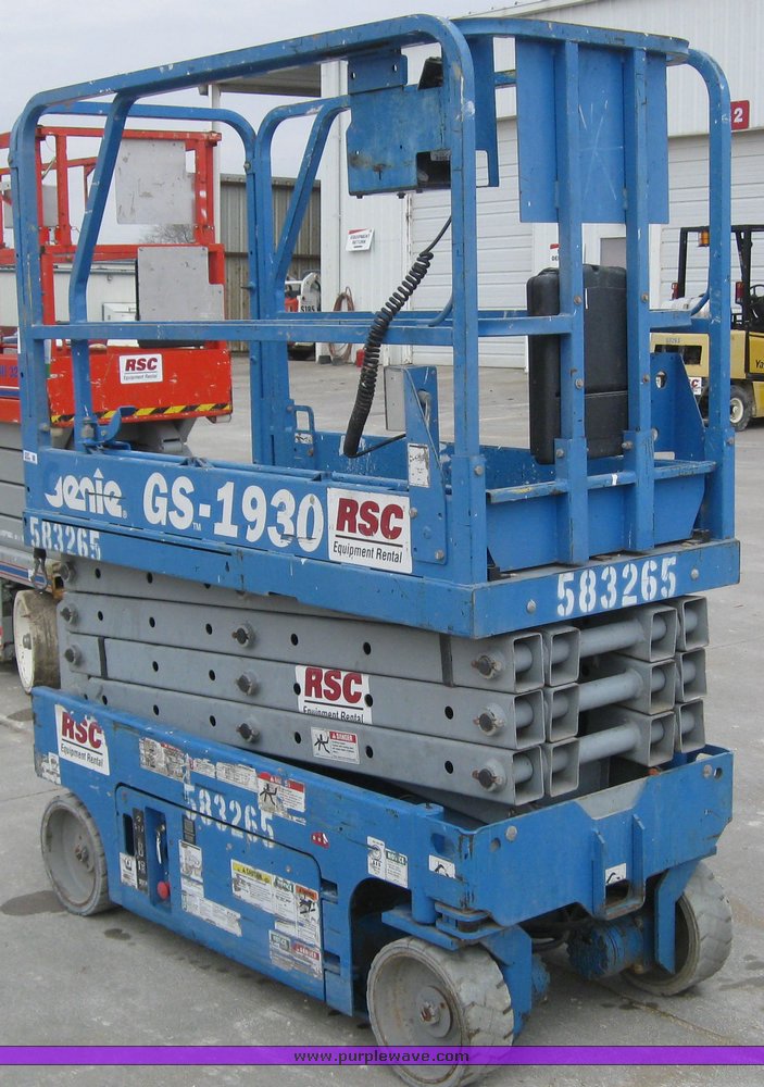 image for item 6597 2005 Genie GS-1930 scissor lift