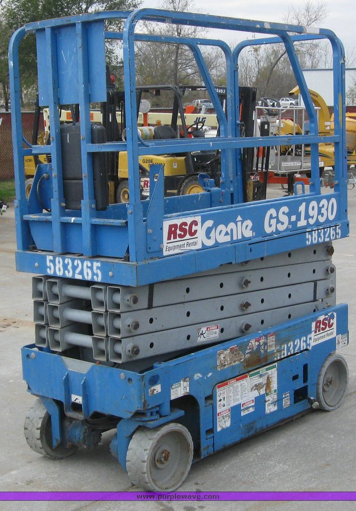 image for item 6597 2005 Genie GS-1930 scissor lift