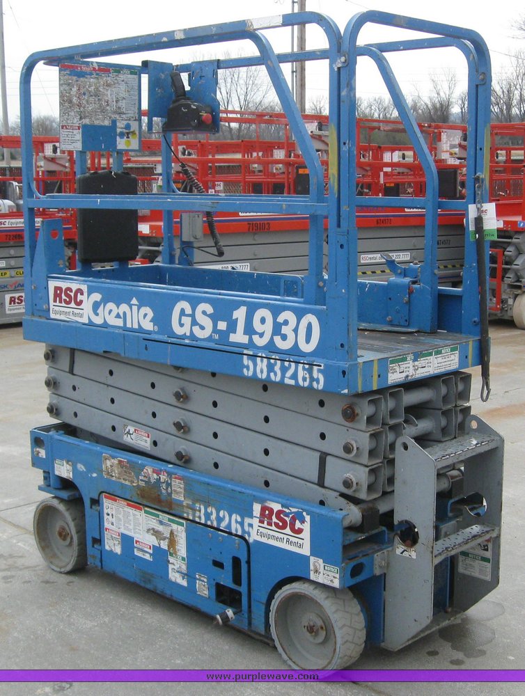 image for item 6597 2005 Genie GS-1930 scissor lift