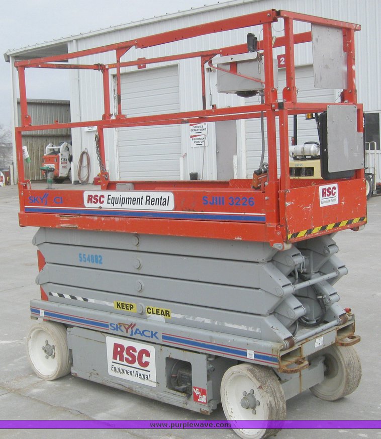 image for item 6598 2005 Skyjack SJ III 3226 scissor lift