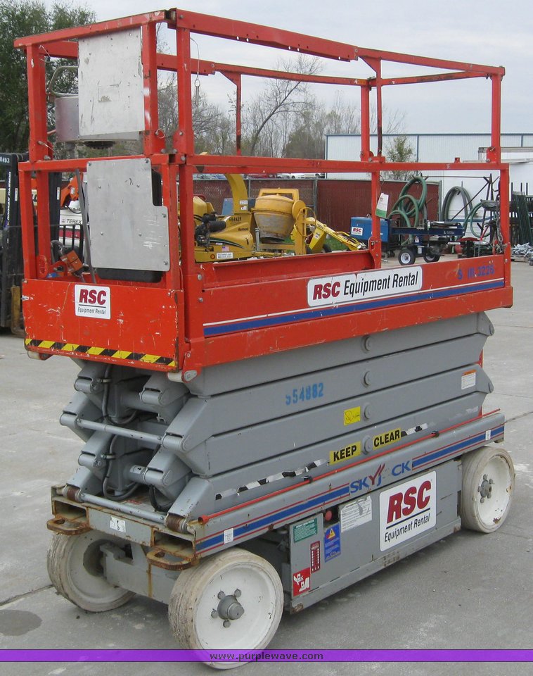 image for item 6598 2005 Skyjack SJ III 3226 scissor lift