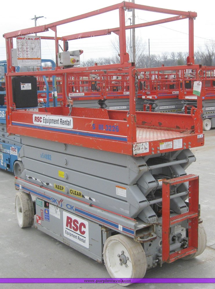 image for item 6598 2005 Skyjack SJ III 3226 scissor lift