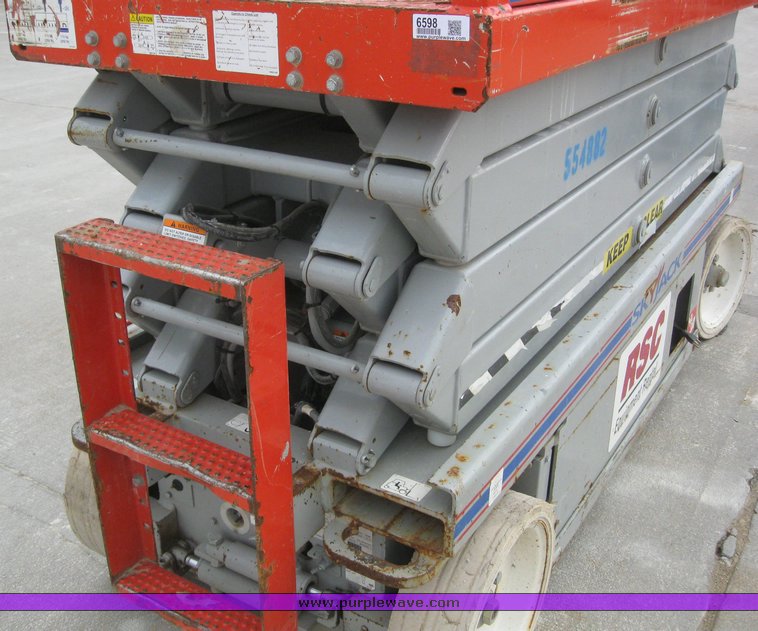 image for item 6598 2005 Skyjack SJ III 3226 scissor lift