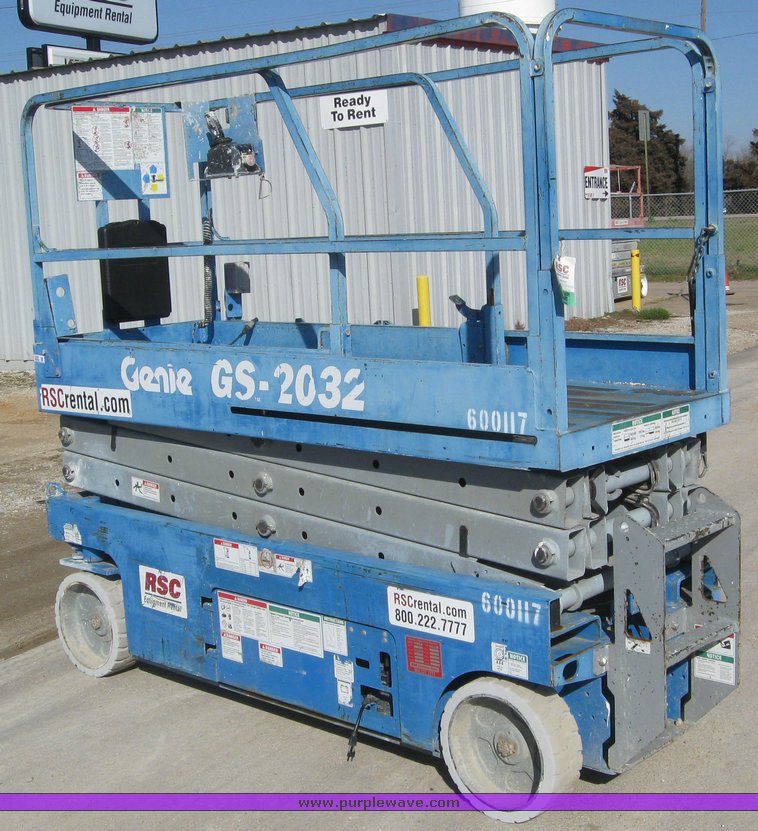 image for item 6599 2005 Genie GS-2032 scissor lift