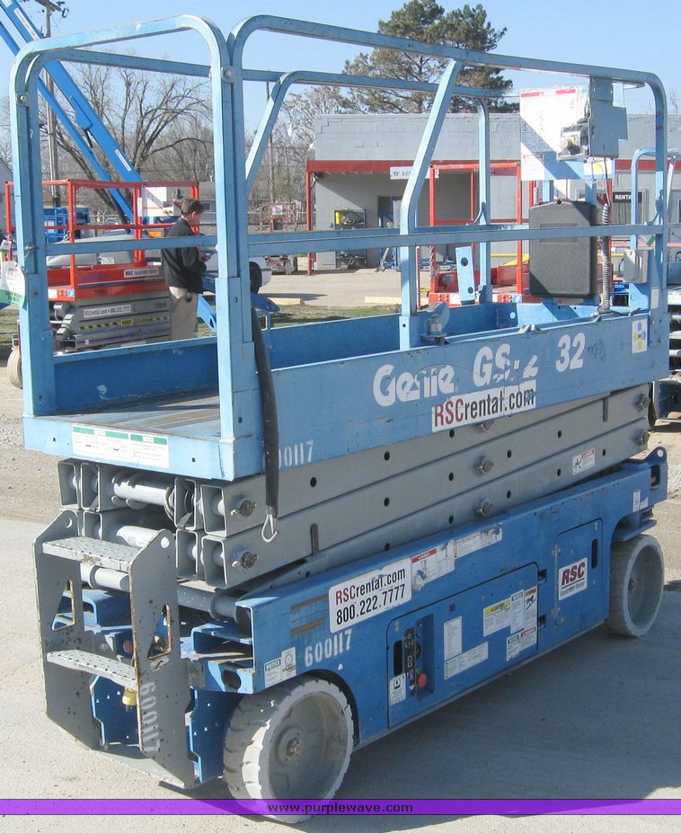 image for item 6599 2005 Genie GS-2032 scissor lift