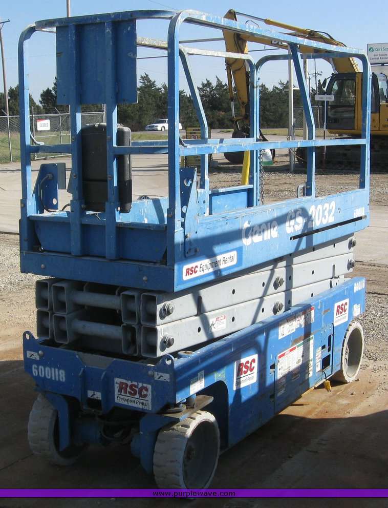 image for item 6600 2005 Genie GS-2032 scissor lift