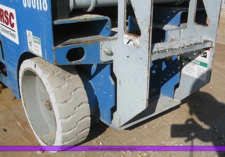 image for item 6600 2005 Genie GS-2032 scissor lift