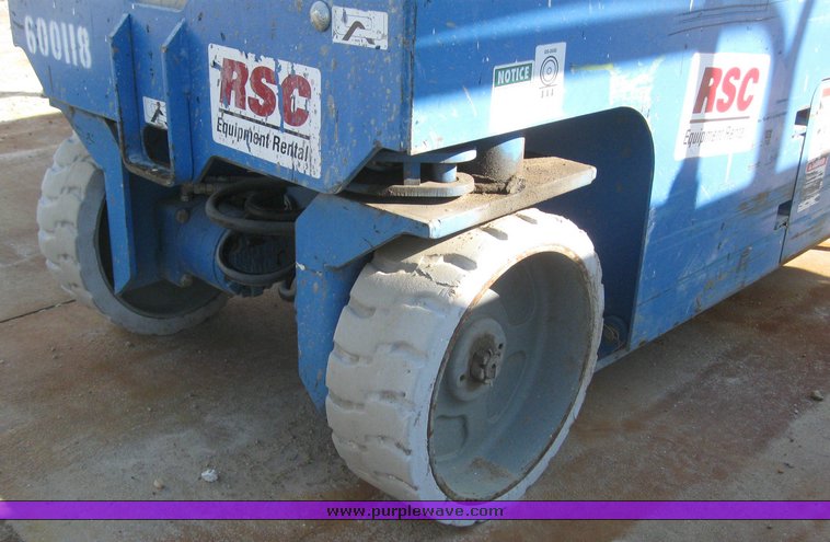 image for item 6600 2005 Genie GS-2032 scissor lift