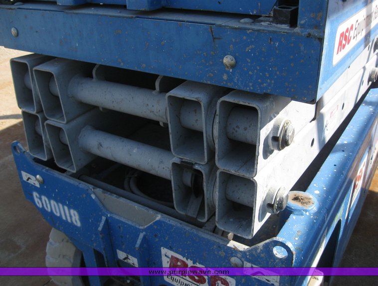 image for item 6600 2005 Genie GS-2032 scissor lift