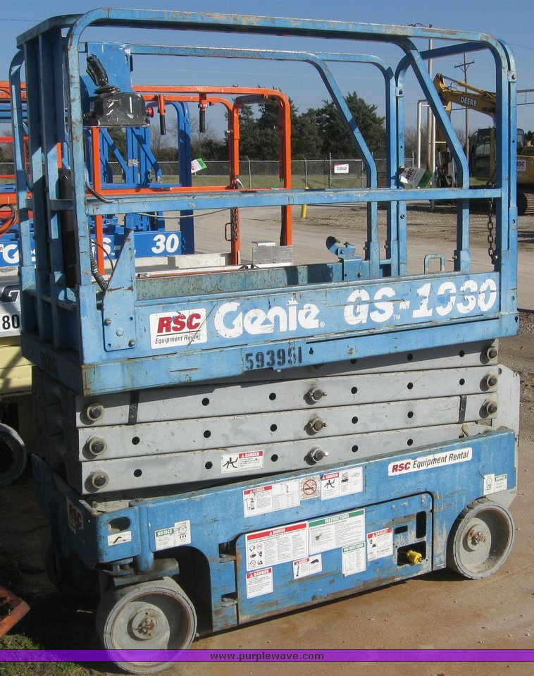 image for item 6601 2005 Genie GS-1930 scissor lift