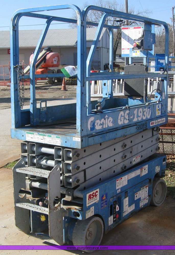 image for item 6601 2005 Genie GS-1930 scissor lift