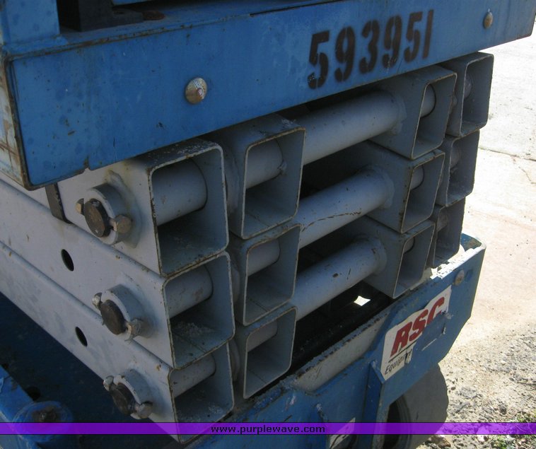 image for item 6601 2005 Genie GS-1930 scissor lift