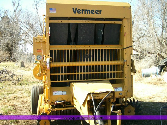 image for item 1200 Vermeer 605 Super J baler