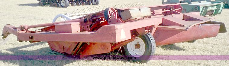 image for item 3047 Hesston P712 swather