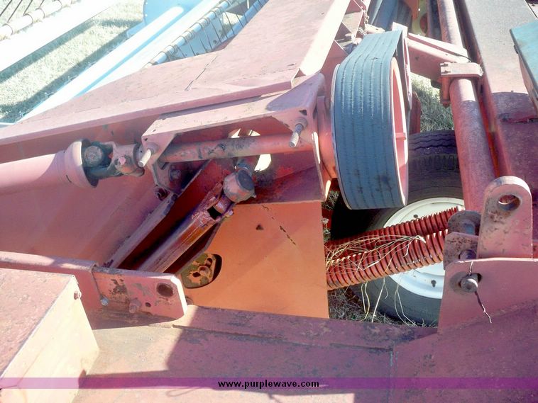 image for item 3047 Hesston P712 swather