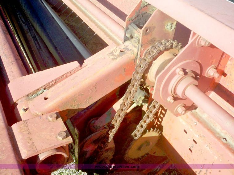 image for item 3047 Hesston P712 swather