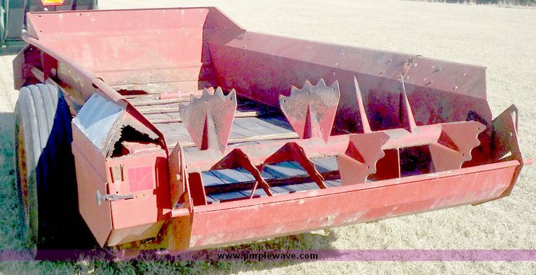 image for item 3048 New Holland 155 manure spreader