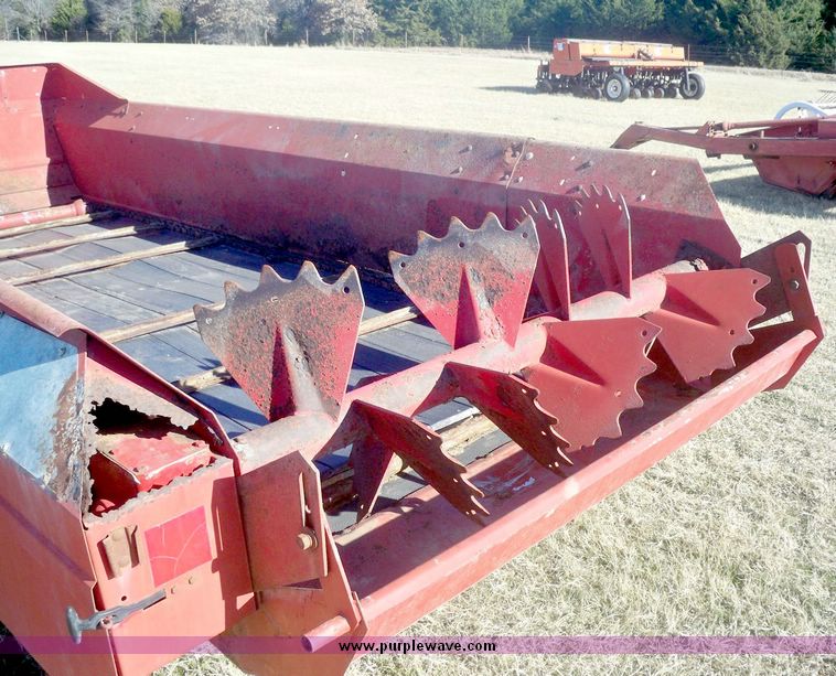 image for item 3048 New Holland 155 manure spreader