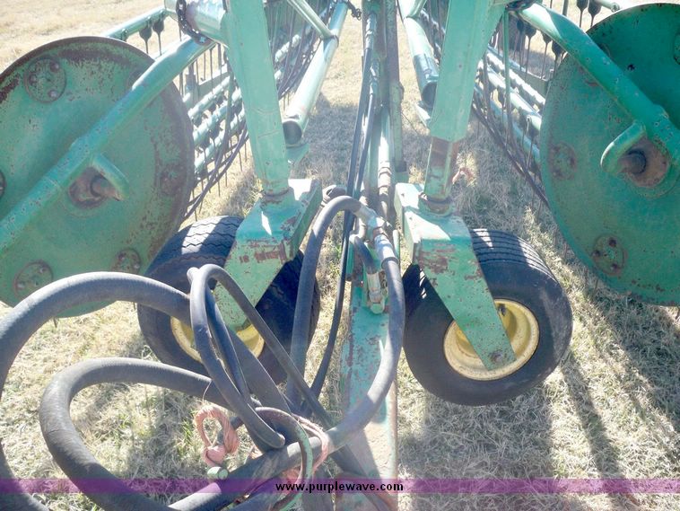 image for item 3053 John Deere 700 hydraulic rake