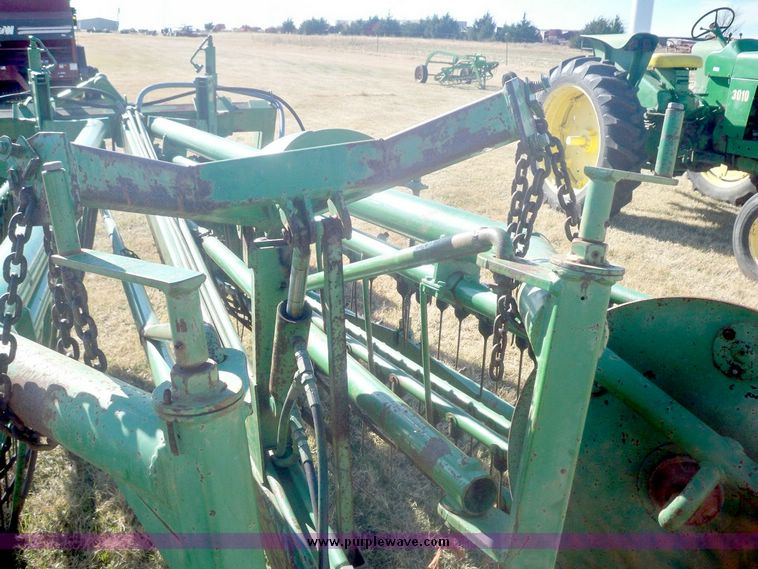 image for item 3053 John Deere 700 hydraulic rake