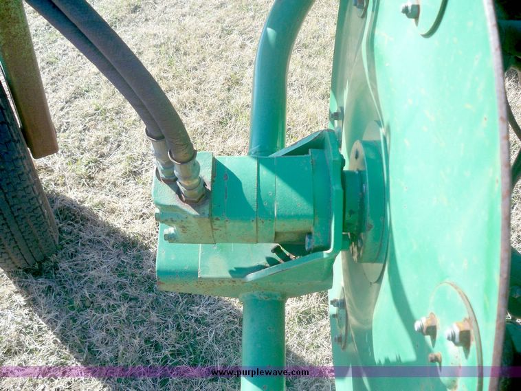 image for item 3053 John Deere 700 hydraulic rake