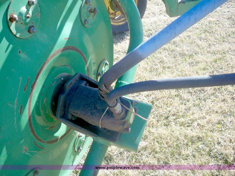 image for item 3053 John Deere 700 hydraulic rake
