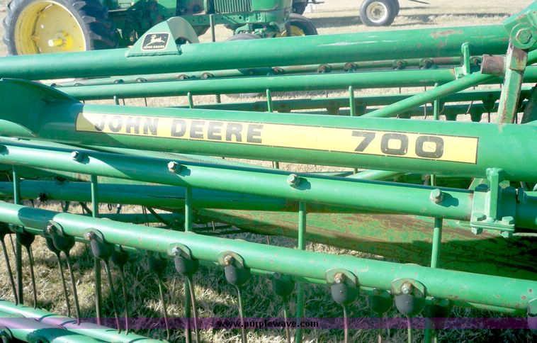 image for item 3053 John Deere 700 hydraulic rake