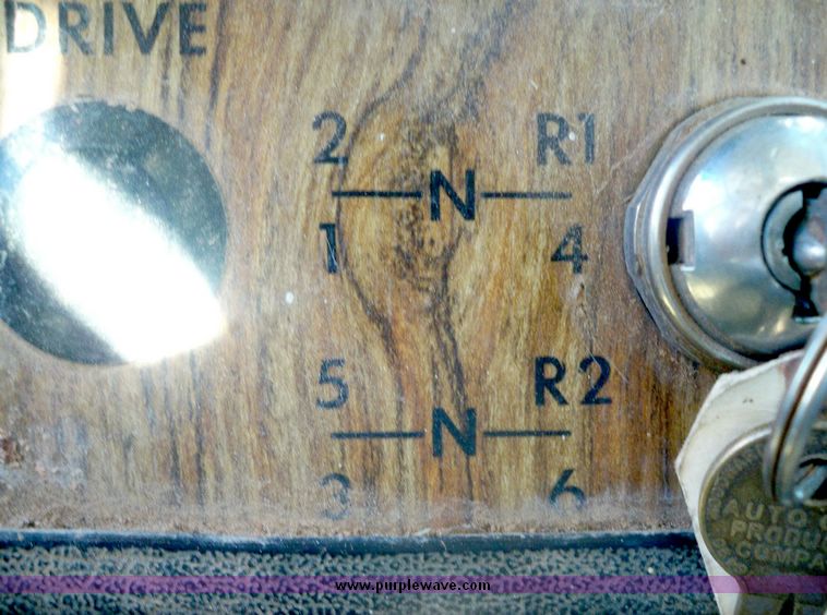 image for item 3055 Oliver 1955 tractor