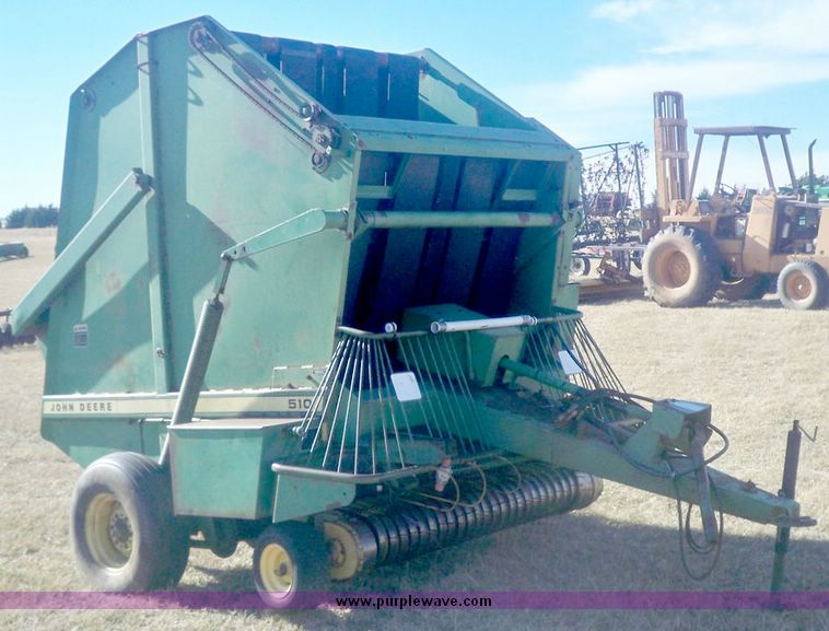 image for item 3058 John Deere 510 round baler