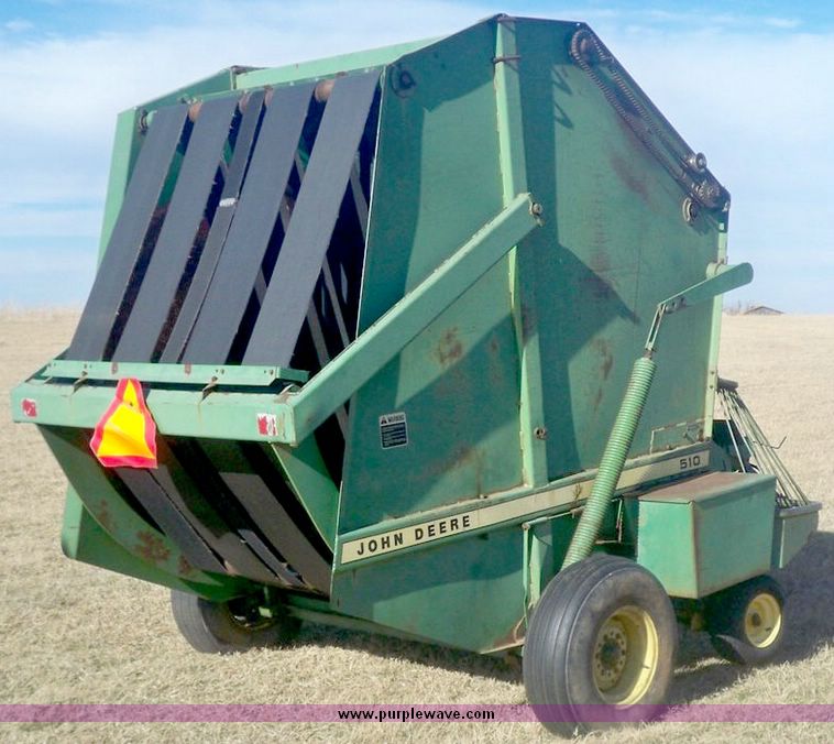 image for item 3058 John Deere 510 round baler