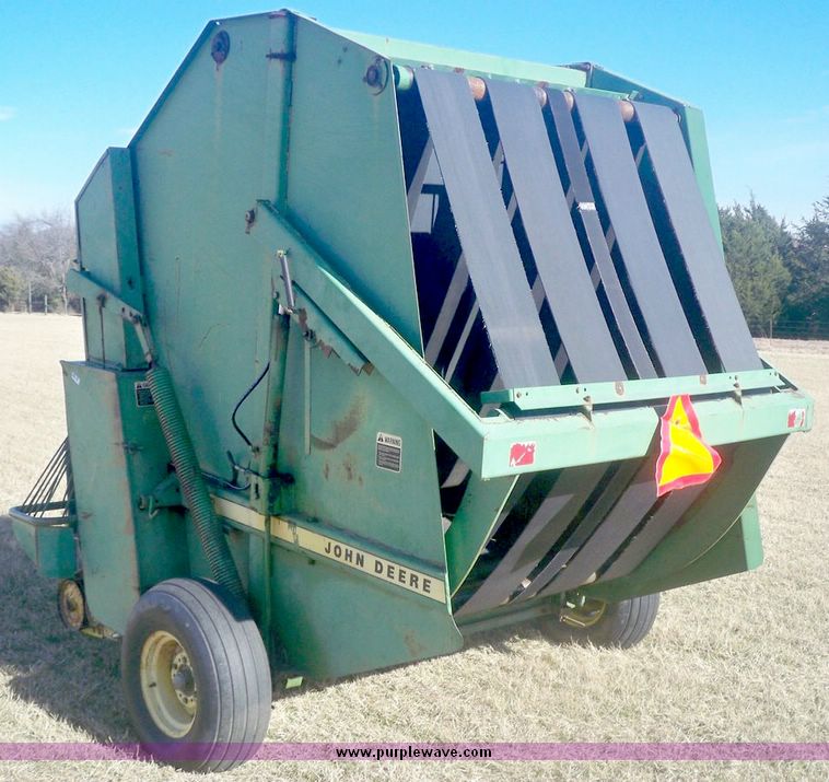image for item 3058 John Deere 510 round baler