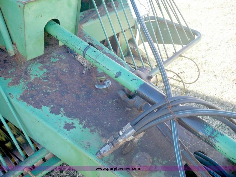 image for item 3058 John Deere 510 round baler
