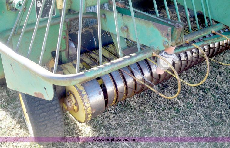 image for item 3058 John Deere 510 round baler